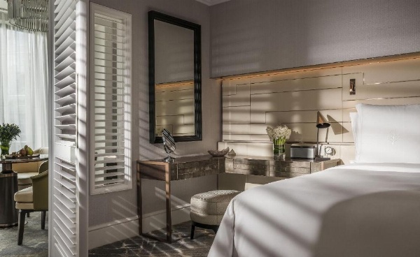 Four Seasons Hotel Singapore image 12