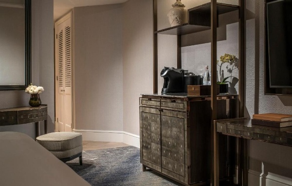 Four Seasons Hotel Singapore image 16